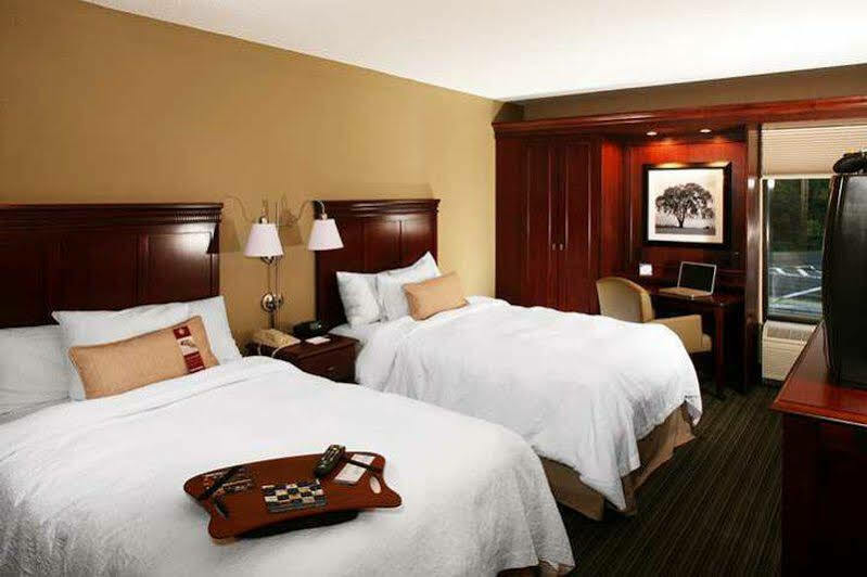 Hampton Inn Long Island/Islandia Esterno foto